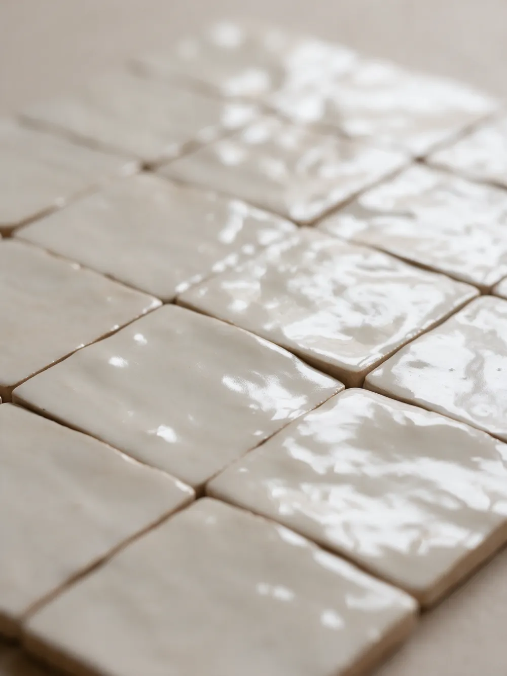 Azulejo zellige artesanal en blanco roto